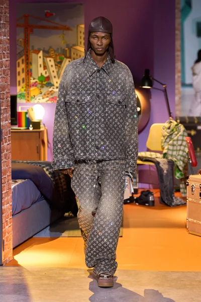 Look 28